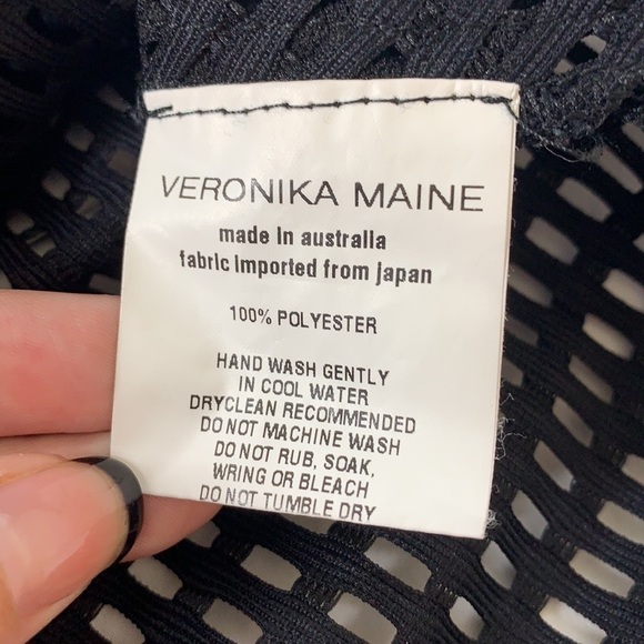 Veronika Maine Black grid mesh asymmetric top size 8 NWT - Picture 6 of 6